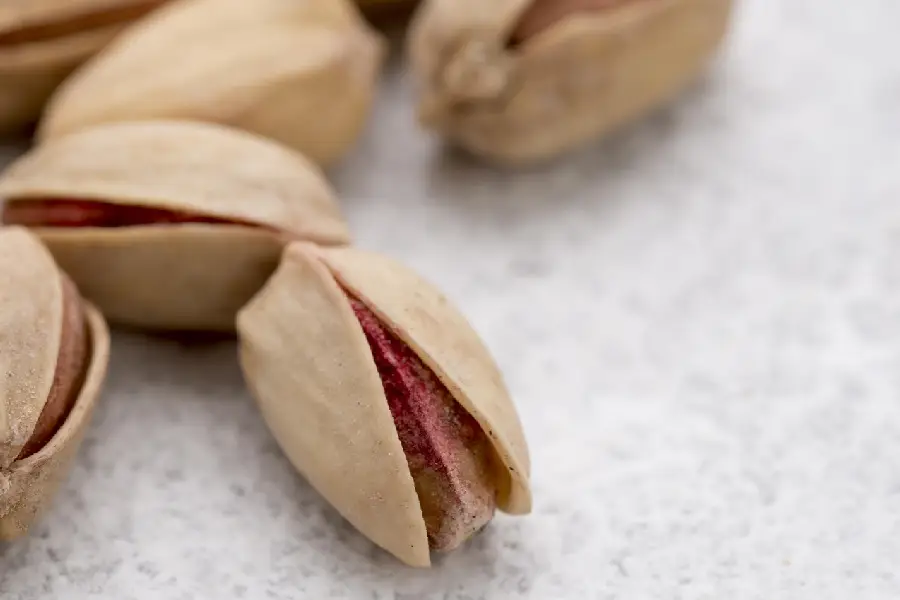 خواص پوست پسته دم کرده