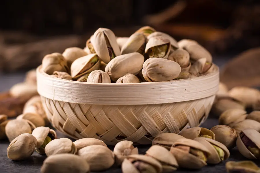 فرق پسته احمدآقایی و اکبری در چیست؟