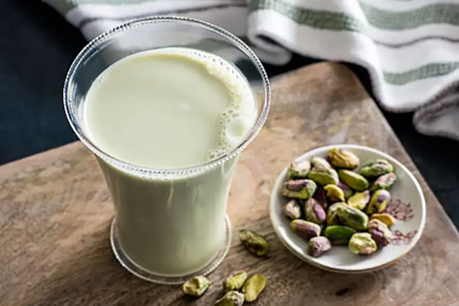 فواید شیر پسته