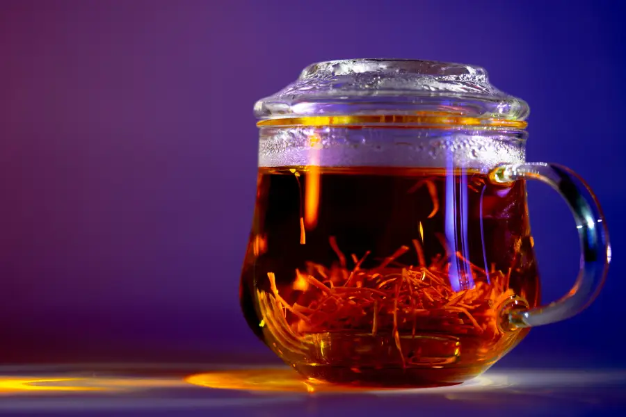 مضرات چای زعفران